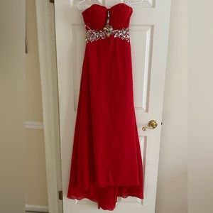 Gorgeous, fitted prom gown.